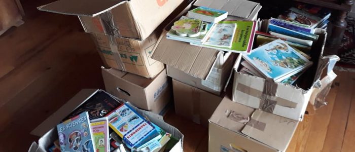les cartons de livres collectés par Un Livre Au Soleil prêts à partir pour le Maroc